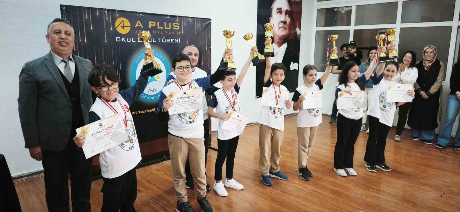 Merkezefendi’nin gururu öğrenciler zeka oyunlarında kürsüye çıktı
