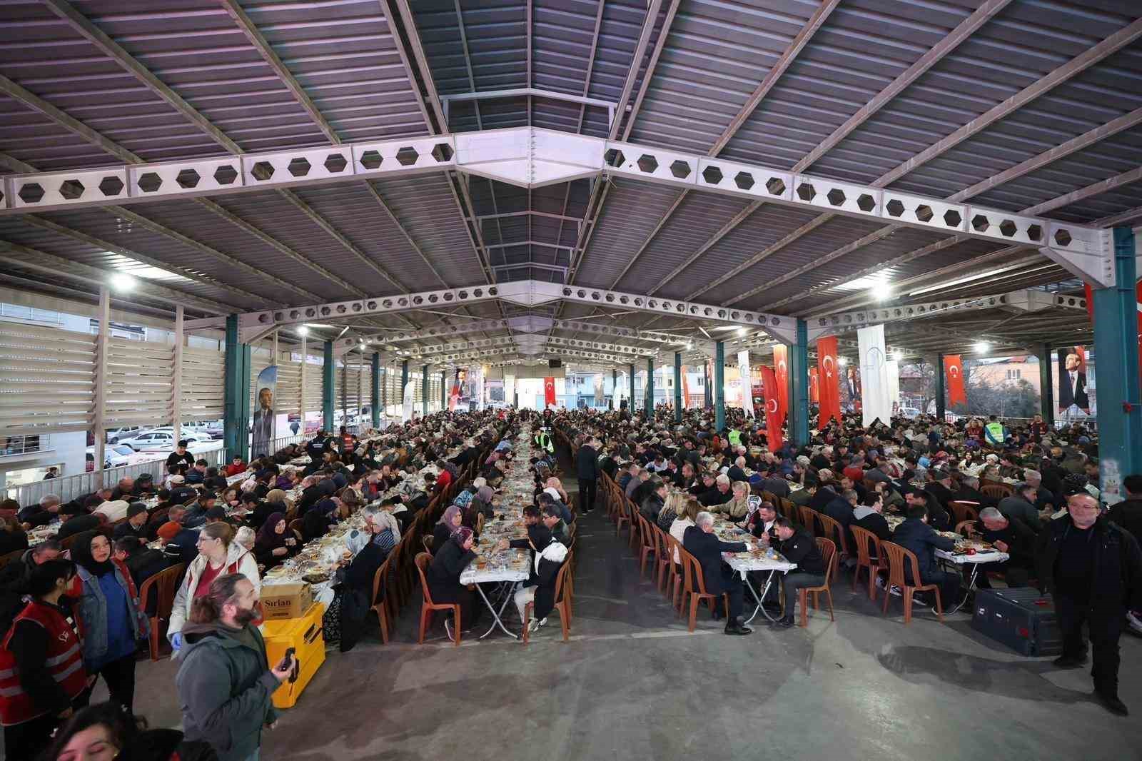 Merkezefendi’nin iftar sofrası bu kez İlbade Mahallesi’ne kuruldu
