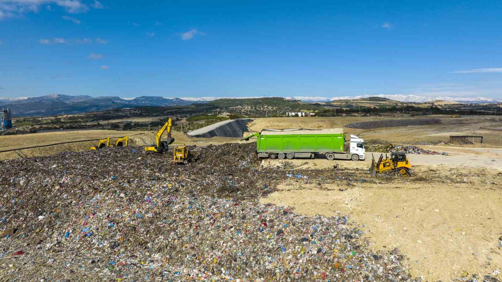 Mersin Büyükşehir, atıktan 117 bin megavat elektrik enerjisi üretti
Mersin Büyükşehir, atıktan 117 bin megavat elektrik enerjisi üretti