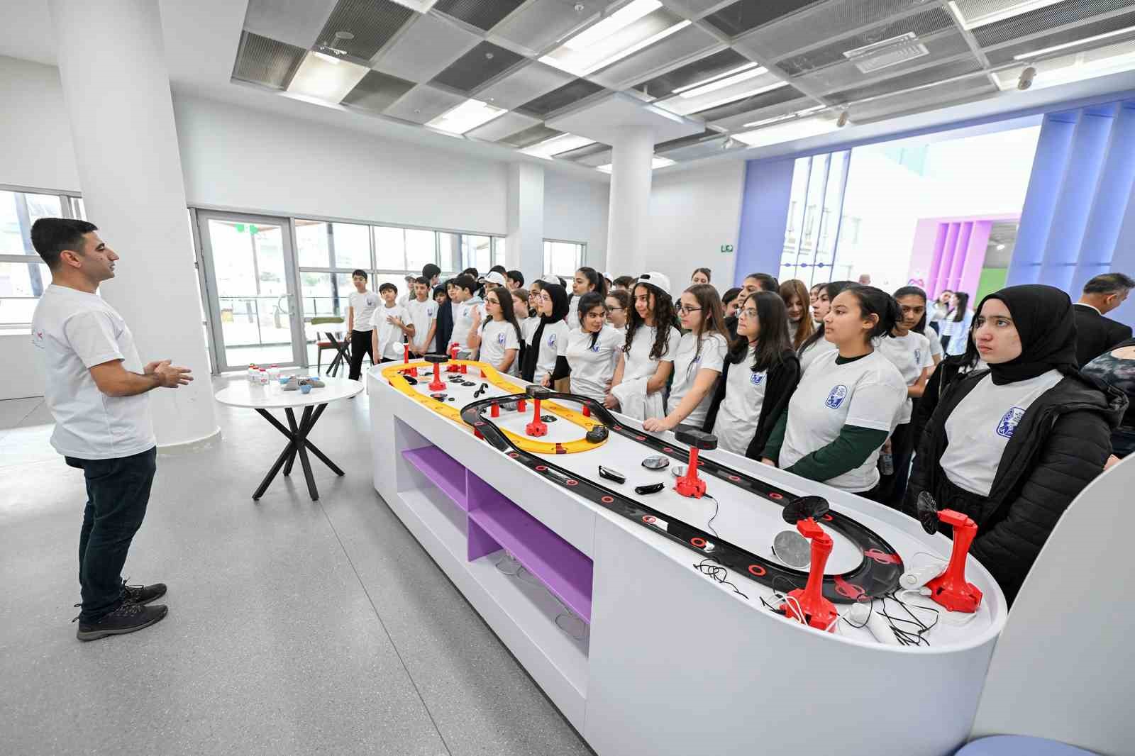 Mersin Büyükşehir, atıktan 117 bin megavat elektrik enerjisi üretti
Mersin Büyükşehir, atıktan 117 bin megavat elektrik enerjisi üretti