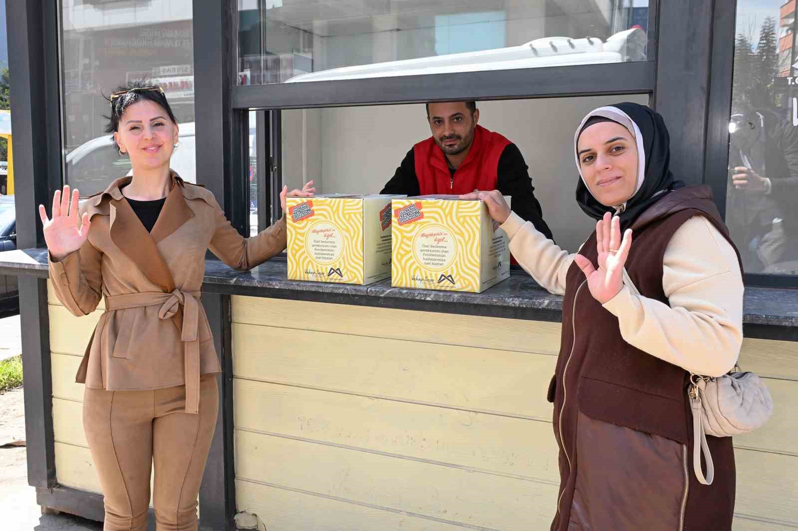 Mersin Büyükşehir Belediyesinden fenilketonüri hastalarına gıda desteği
Mersin Büyükşehir Belediyesinden fenilketonüri hastalarına gıda desteği
