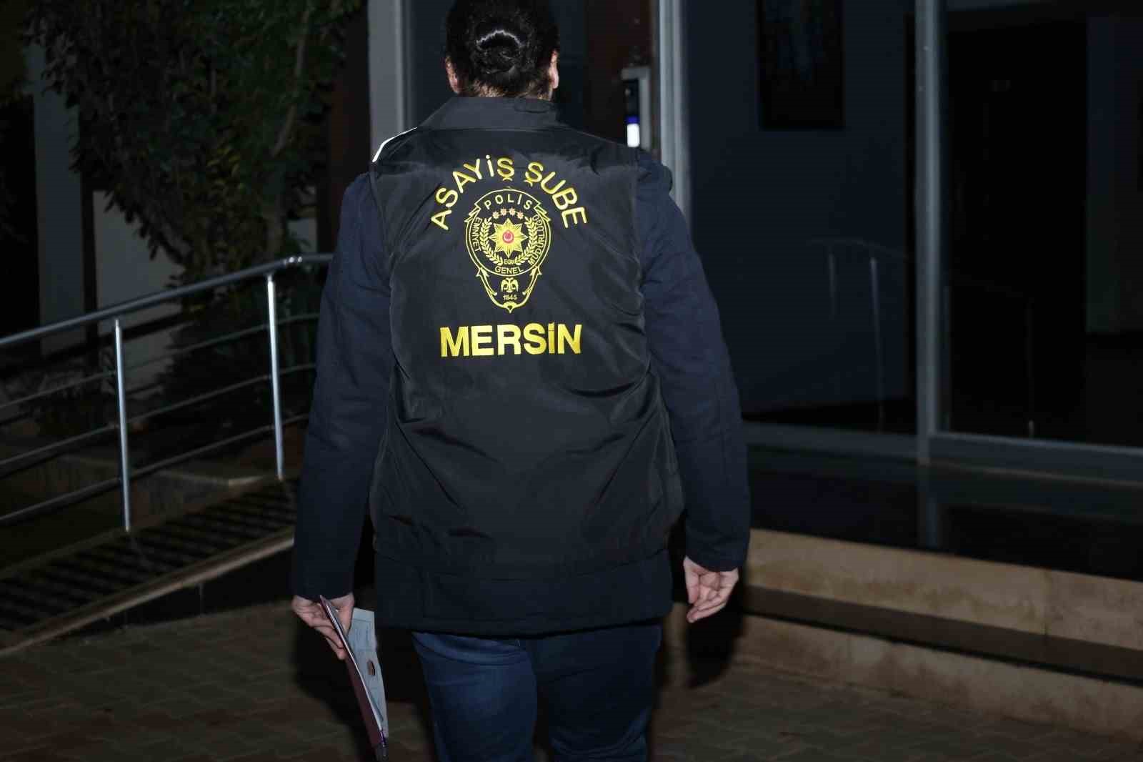 Mersin merkezli 9 ilde 450 milyonluk "sazan sarmalı" operasyonu: 28 gözaltı
Mersin merkezli 9 ilde 450 milyonluk "sazan sarmalı" operasyonu: 28 gözaltı