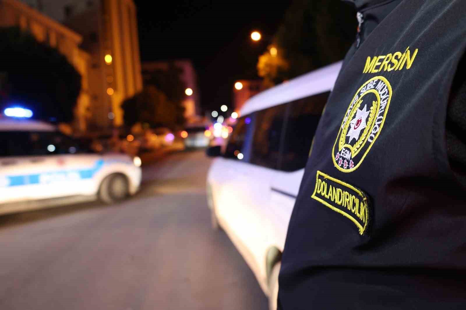 Mersin merkezli 9 ilde 450 milyonluk "sazan sarmalı" operasyonu: 28 gözaltı
Mersin merkezli 9 ilde 450 milyonluk "sazan sarmalı" operasyonu: 28 gözaltı