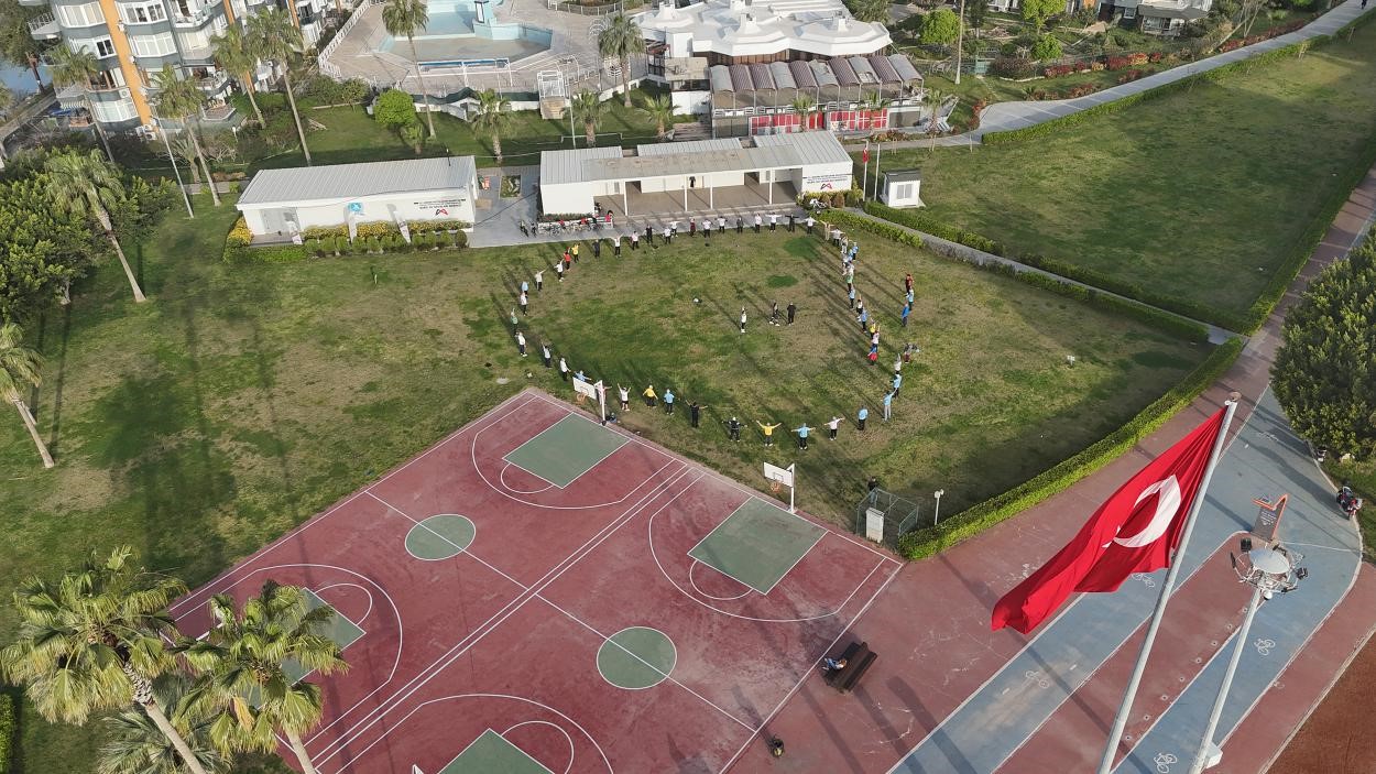 Mersin sahilinde sabah sporu buluşmaları yoğun ilgi görüyor
