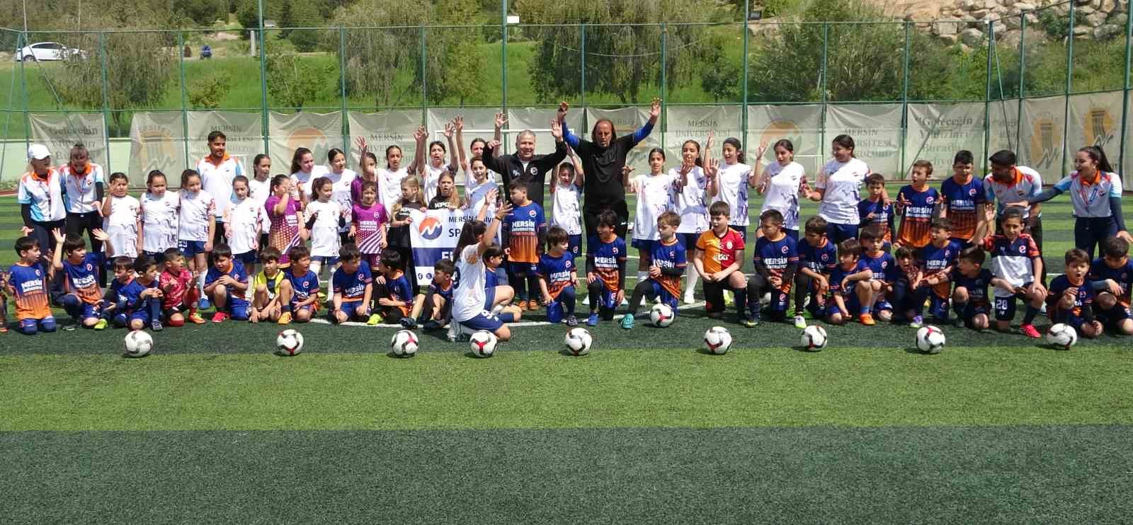 Mersin Üniversitesi’nde yüzlerce çocuk ve genç, dijital bağımlılıktan uzak sporla yetişiyor
Mersin Üniversitesi’nde yüzlerce çocuk ve genç, dijital bağımlılıktan uzak sporla yetişiyor