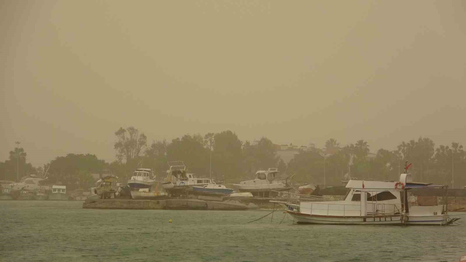 Mersin ve ilçelerinde toz taşınımı etkili oldu
