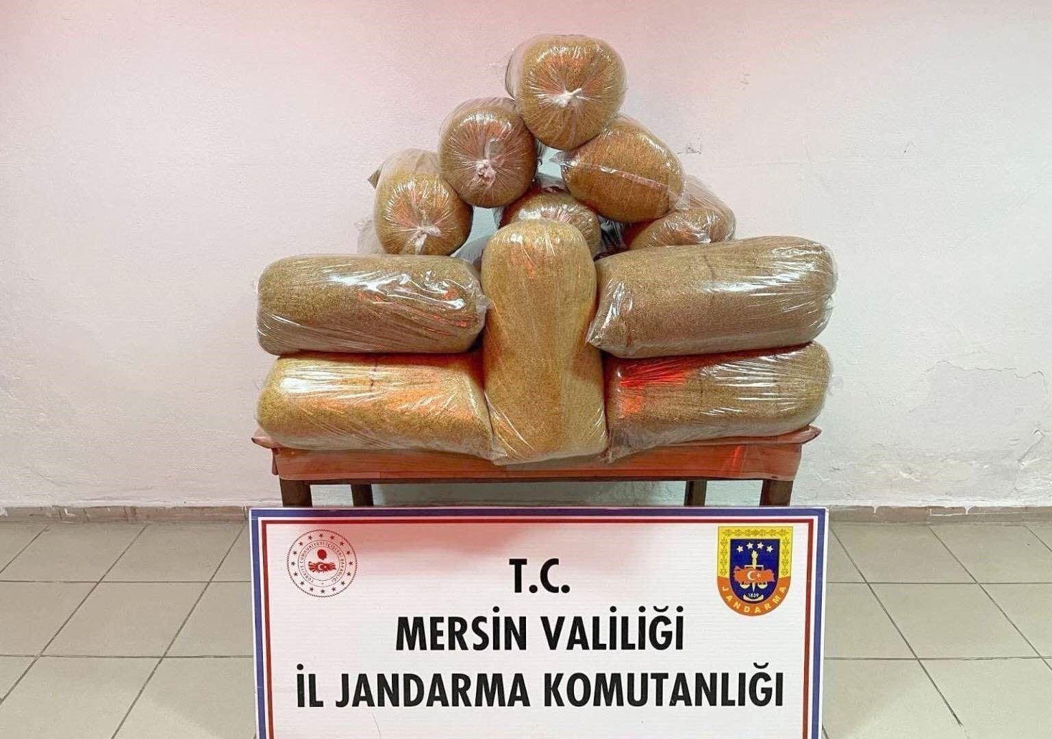 Mersin’de 100 kilo kaçak tütün ele geçirildi, 1 kişi gözaltına alındı
