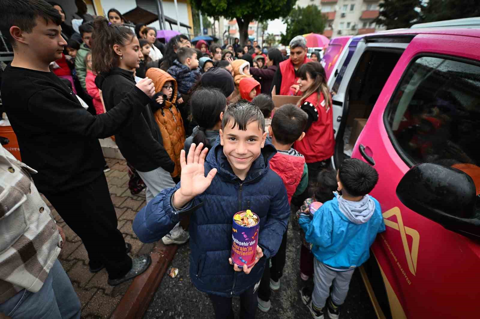 Mersin’de 13 ilçede 60 bin çocuğa bayram hediyesi
