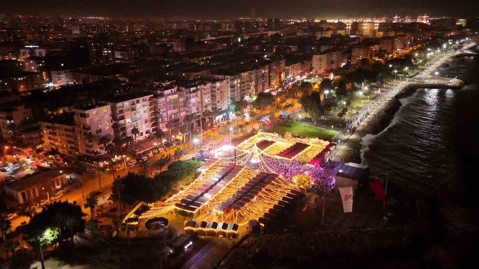 Mersin’de 2026 coşkusu sokaklara taştı
