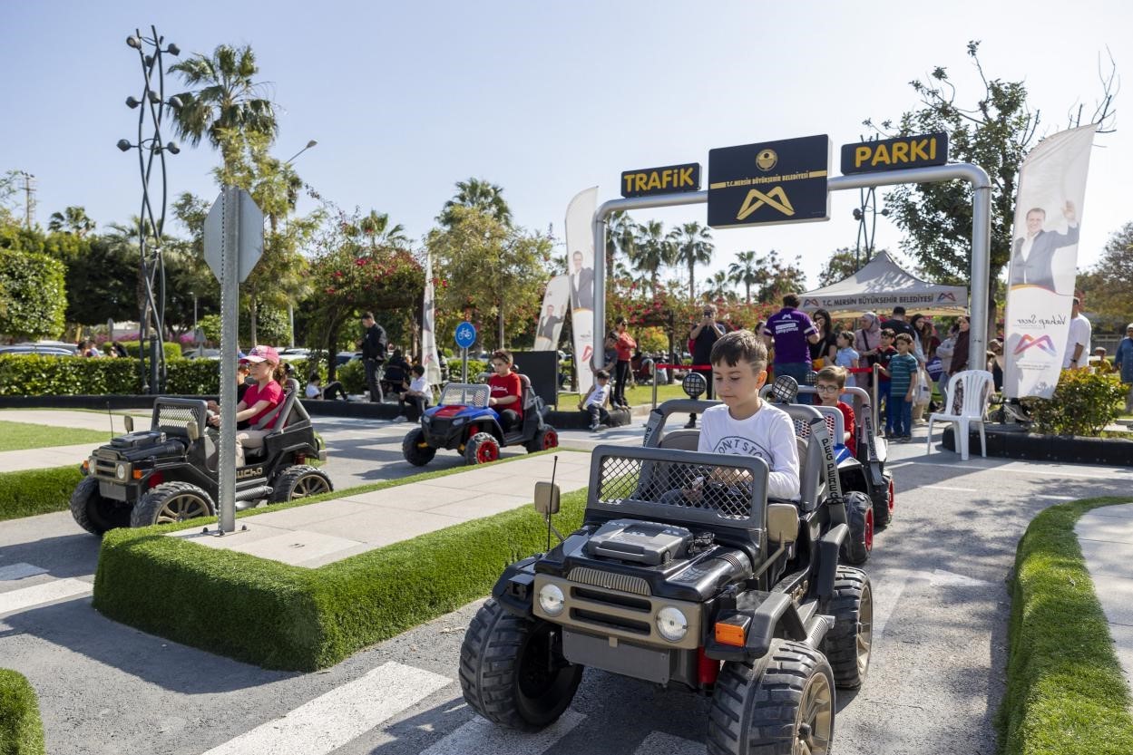 Mersin’de 23 Nisan coşkusu bilimden doğaya taştı

