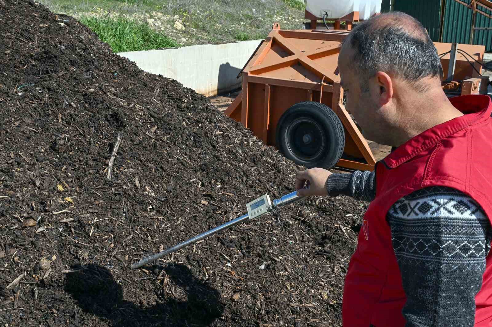 Mersin’de 835 ton organik atık komposta dönüştürüldü
Mersin’de 835 ton organik atık komposta dönüştürüldü