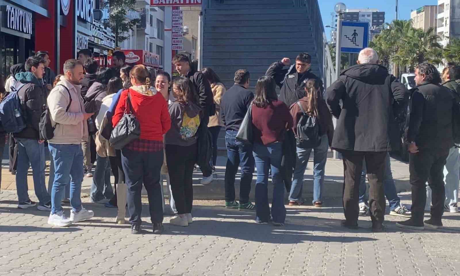 Mersin’de baca yangını korkuttu
