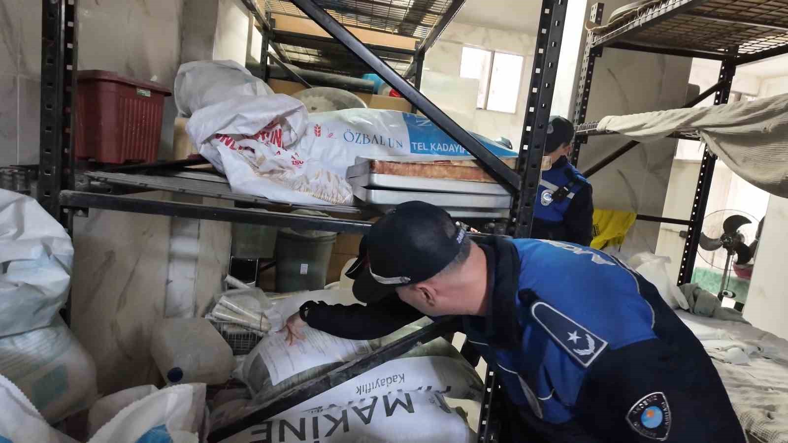 Mersin’de bayram öncesi tatlı denetimi sıklaştırıldı
