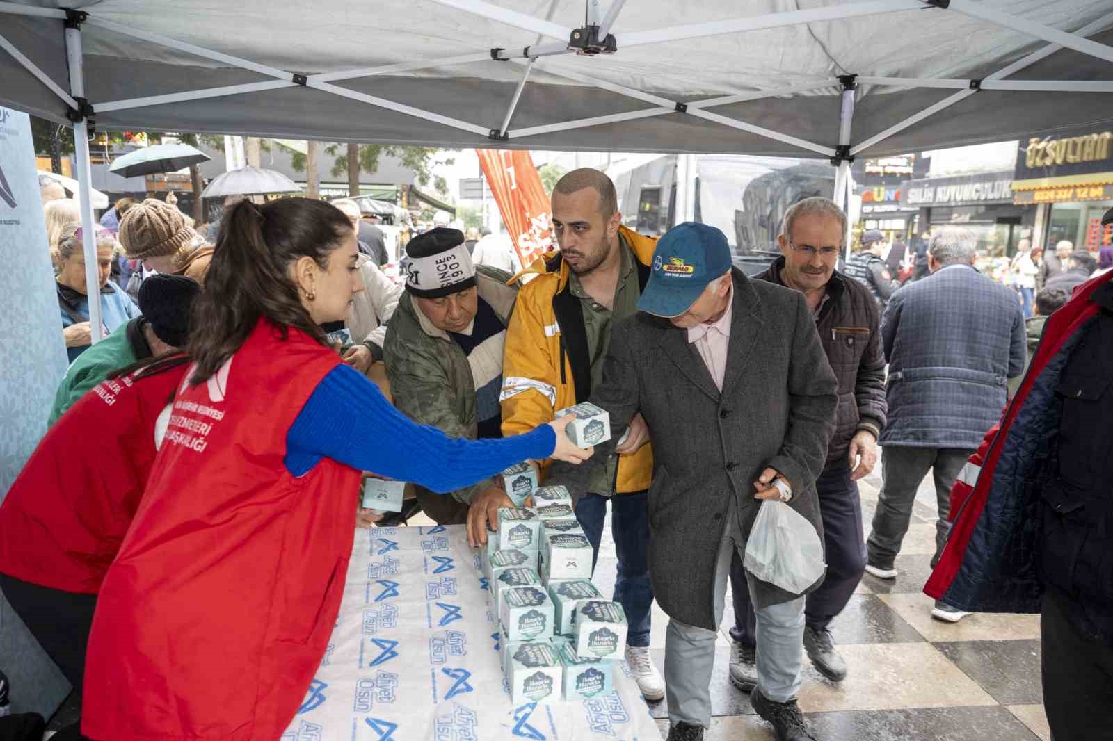 Mersin’de Berat Kandilinde 15 bin kandil simidi dağıtıldı
Mersin’de Berat Kandilinde 15 bin kandil simidi dağıtıldı