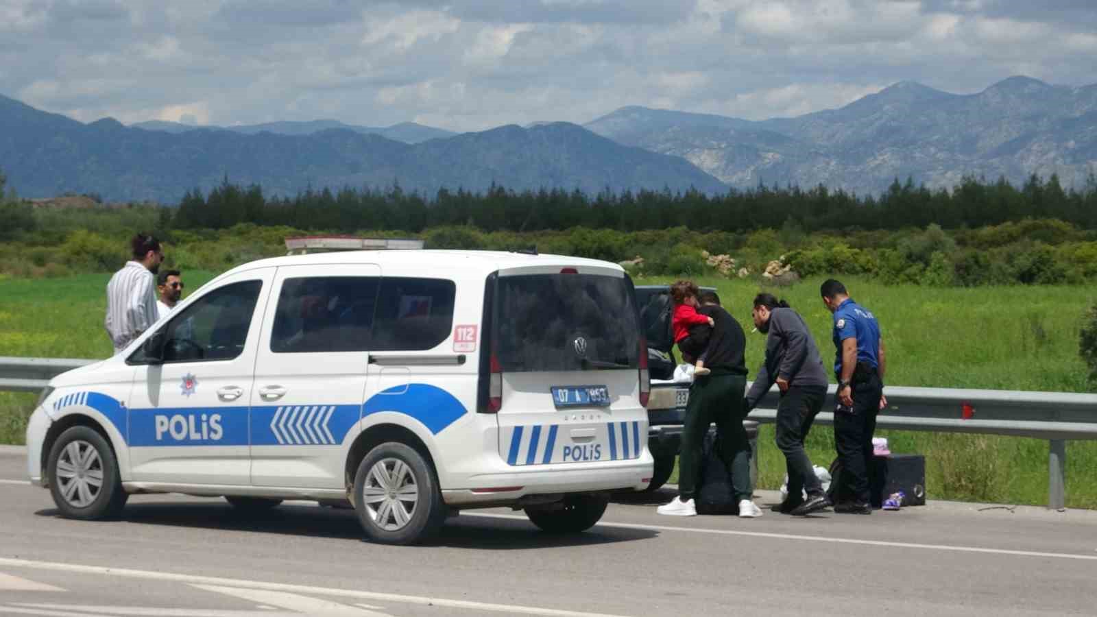 Mersin’de bıçaklanarak öldürülen kadının katil zanlısı kocası Antalya’da 20 kilometrelik kovalamacayla yakalandı
