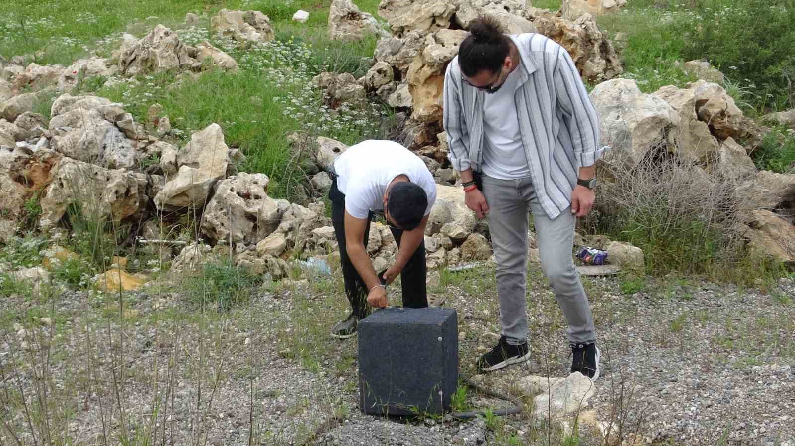 Mersin’de bıçaklanarak öldürülen kadının katil zanlısı kocası Antalya’da 20 kilometrelik kovalamacayla yakalandı
