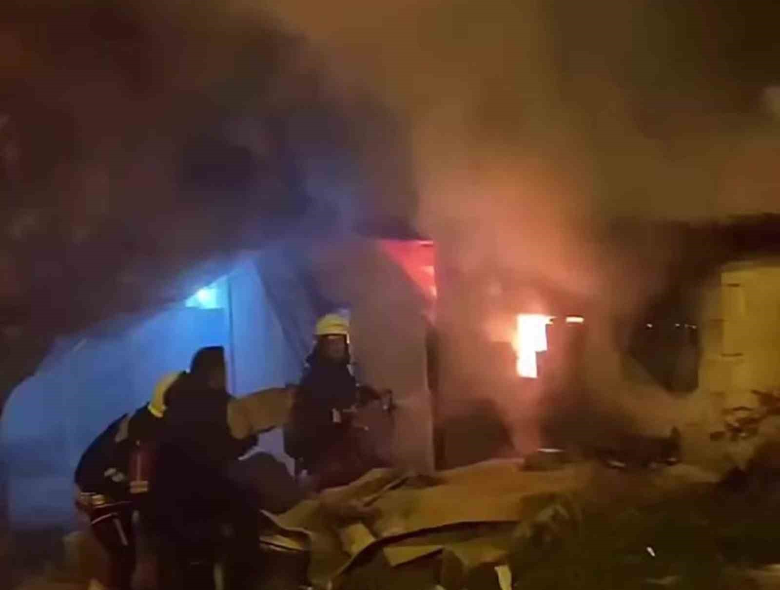 Mersin’de bir evin ambarında çıkan yangın korkuttu
