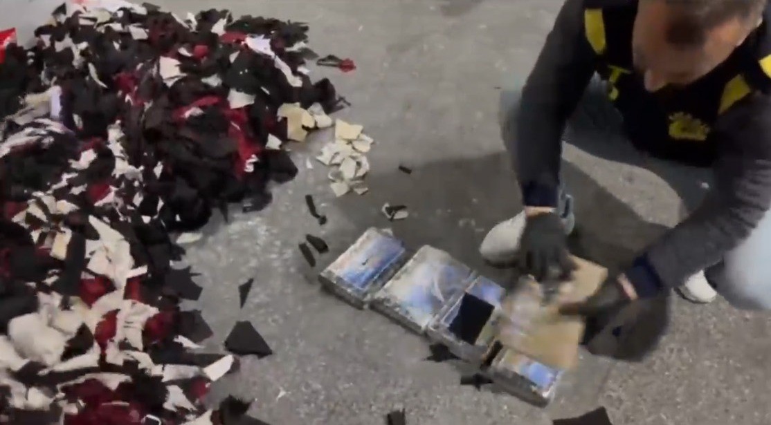 Mersin’de bir işyerinde 5 kilo 872 gram kokain ele geçirildi
