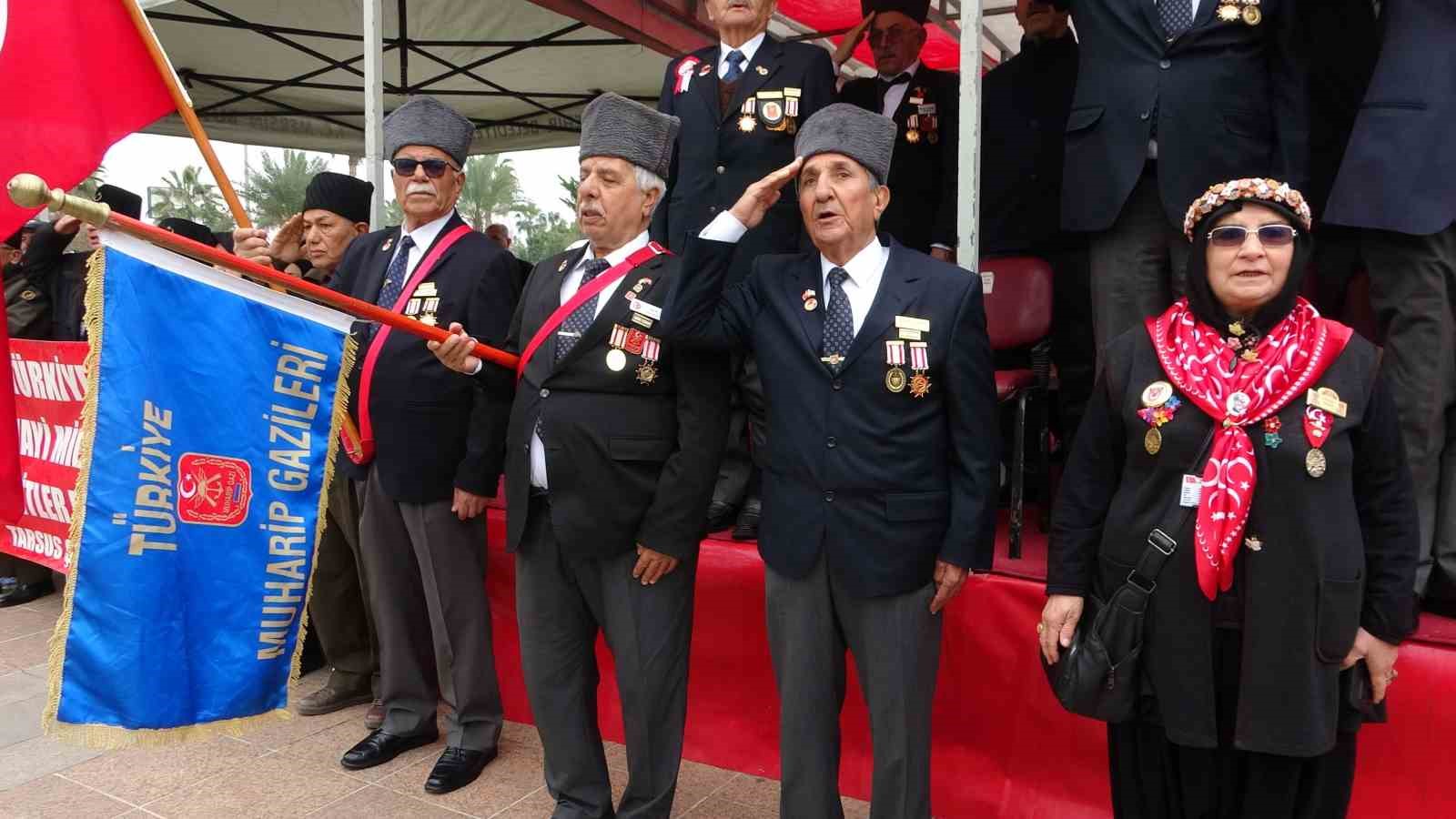 Mersin’de coşkulu kurtuluş yıl dönümü: JÖAK helikopter ile ‘üzüm salkımı’ gösterisi yaptı
Mersin’de coşkulu kurtuluş yıl dönümü: JÖAK helikopter ile ‘üzüm salkımı’ gösterisi yaptı