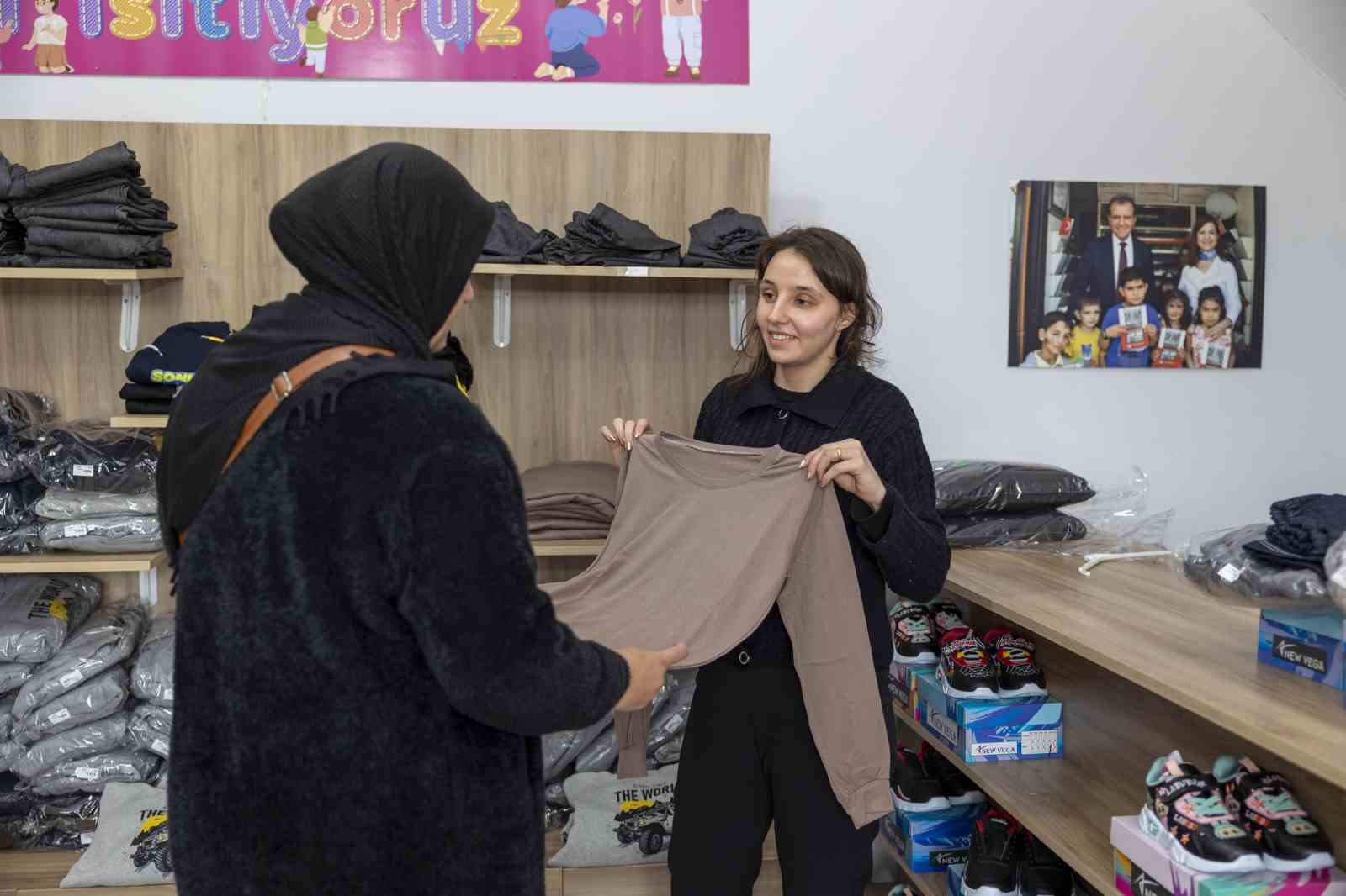 Mersin’de dar gelirli ailelerin çocuklarına bayramlık desteği
