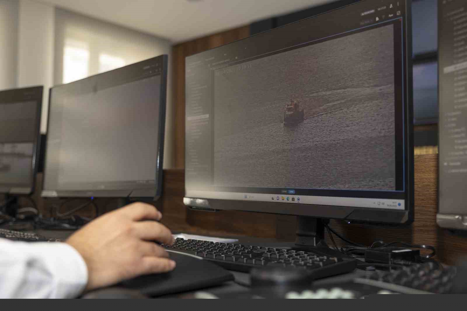 Mersin’de denizi kirleten gemiye 13 milyon TL ceza kesildi, gemi rıhtıma bağlandı
