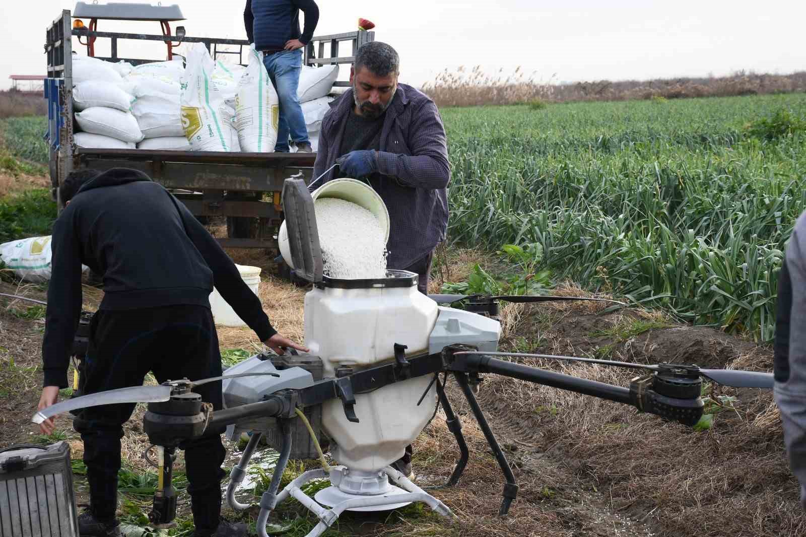 Mersin’de dronla gübreleme ve ilaçlama çiftçinin zayiatını sıfıra indirdi, zamandan tasarruf sağladı
