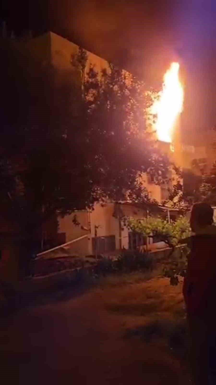 Mersin’de ev yangını
