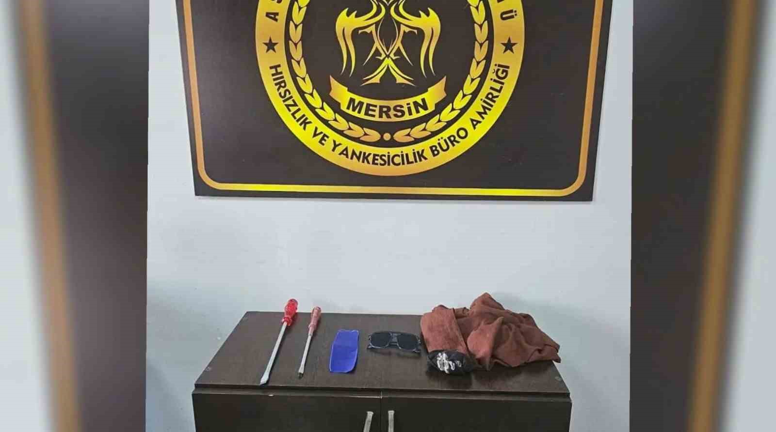 Mersin’de evleri soyan kadın hırsızlar minibüste polise yakalandı
