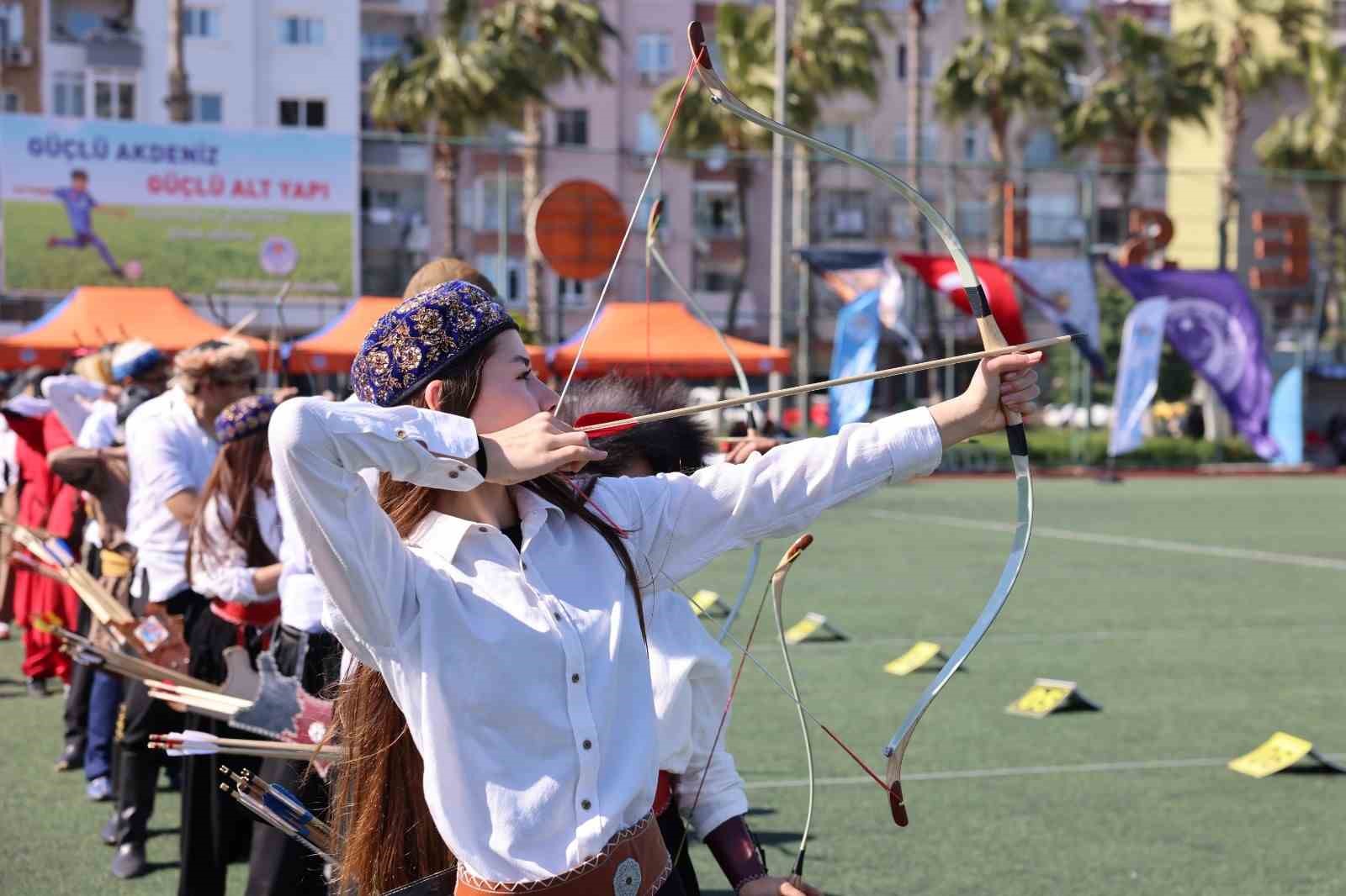 Mersin’de geleneksel okçuluk şöleni: 13 ilçeden 150 sporcu katıldı
