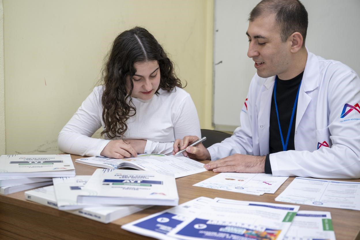 Mersin’de görme engelli öğrenciye ücretsiz eğitim desteği
