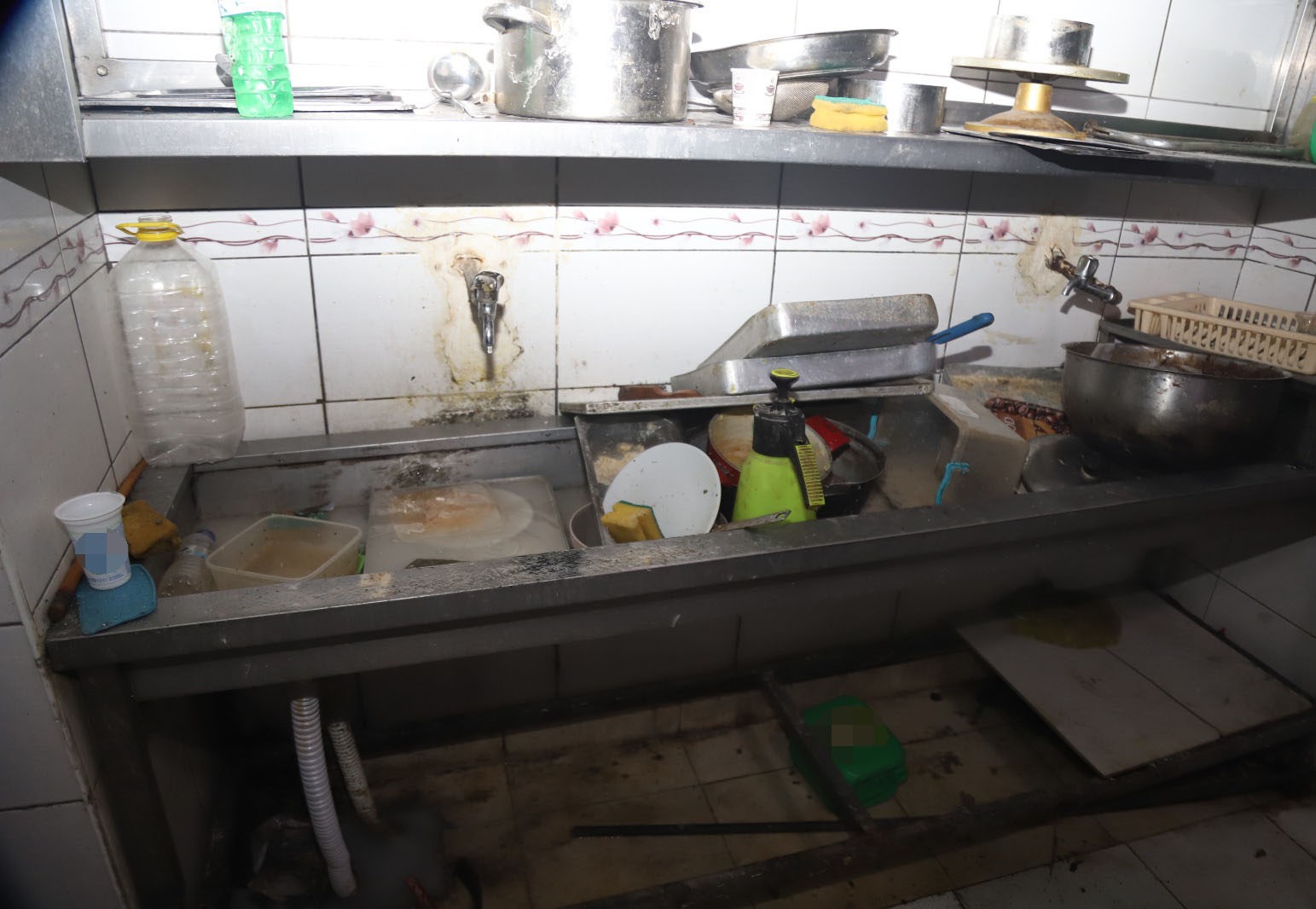 Mersin’de hijyen kurallarına uymayan fırına 6 bin 400 lira ceza
Mersin’de hijyen kurallarına uymayan fırına 6 bin 400 lira ceza