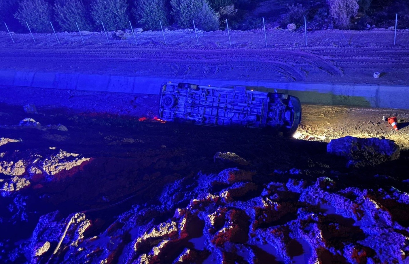 Mersin’de işçi servisi uçuruma yuvarlandı: 13 yaralı
