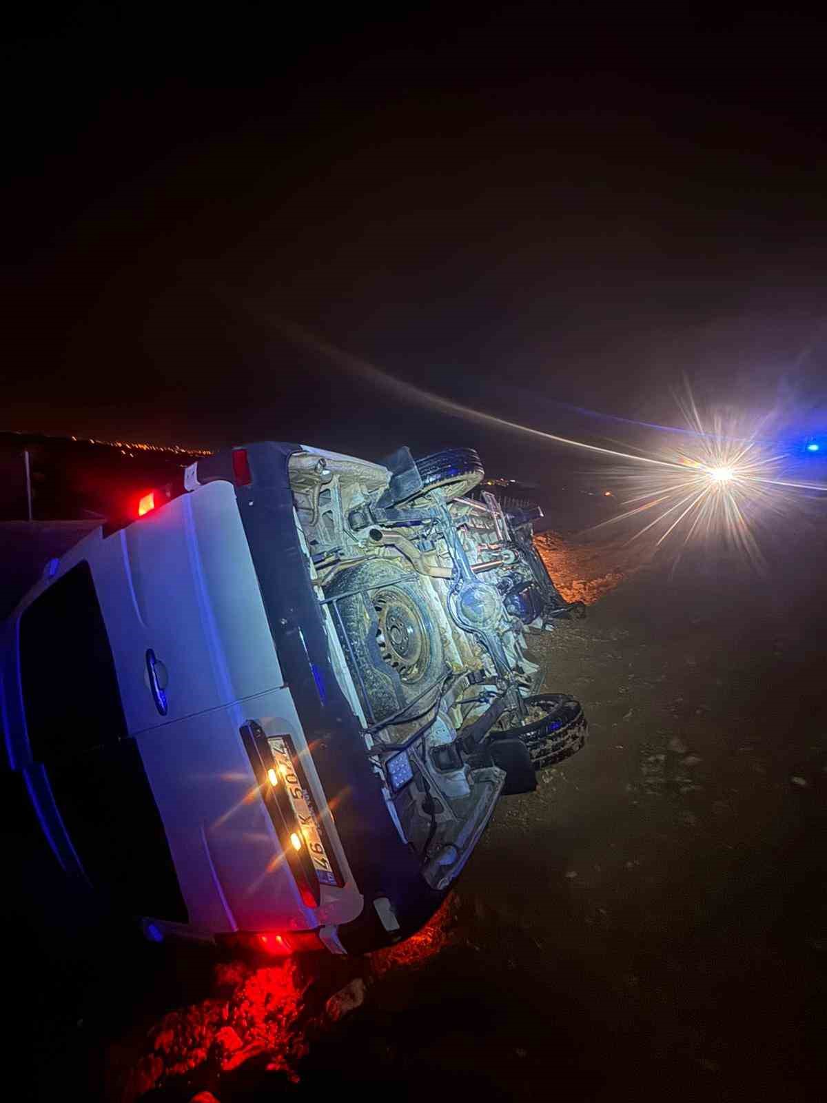 Mersin’de işçi servisi uçuruma yuvarlandı: 13 yaralı
