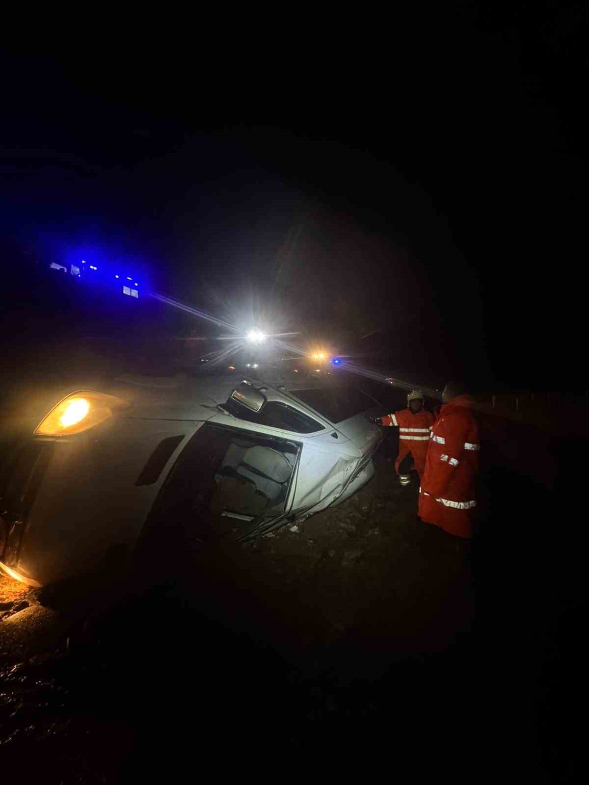 Mersin’de işçi servisi uçuruma yuvarlandı: 13 yaralı
