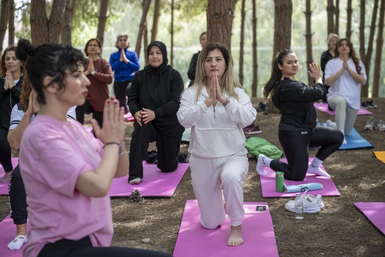 Mersin’de kadınlar doğada yoga ve sanatla buluştu
