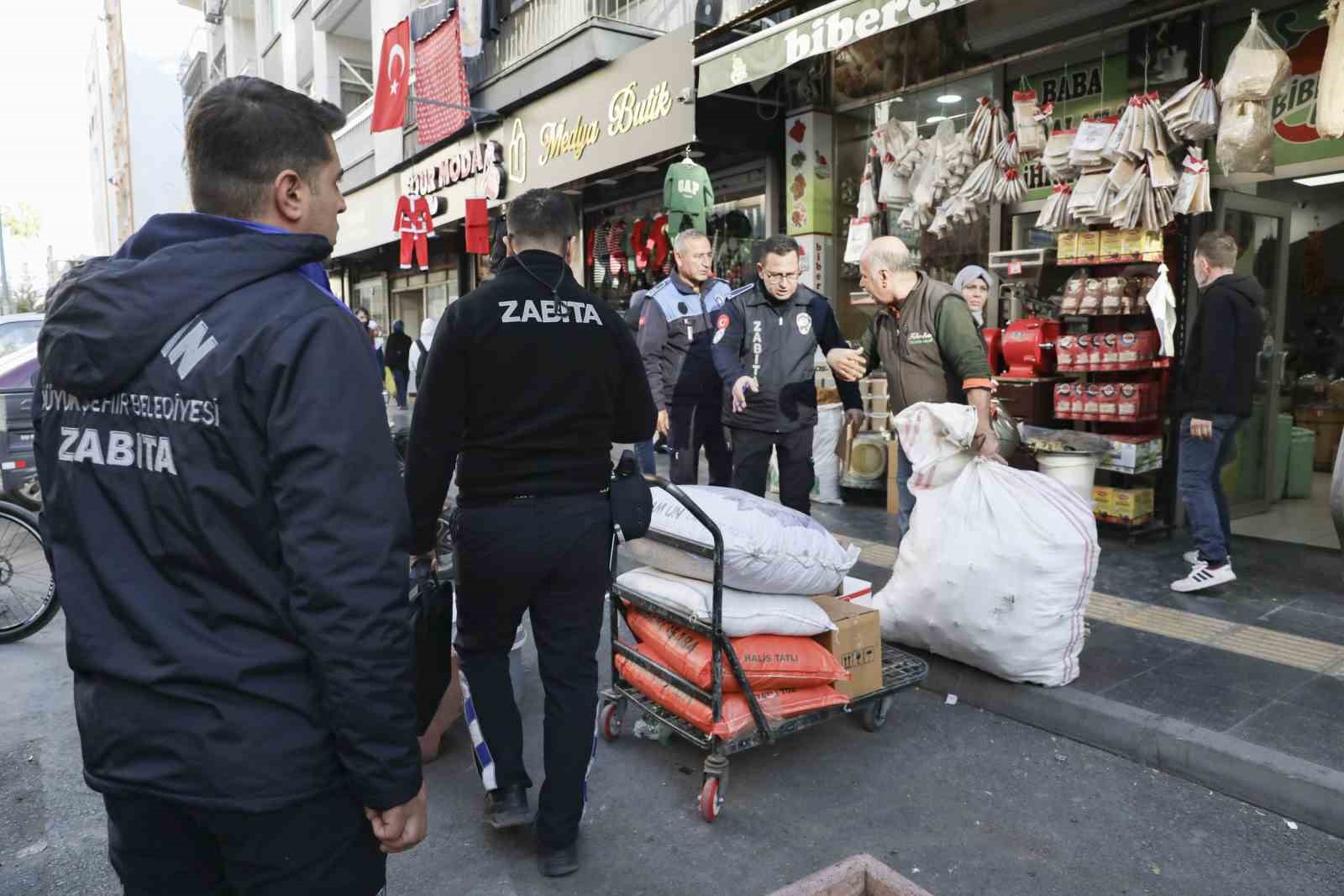 Mersin’de kaldırım işgaline izin verilmiyor
