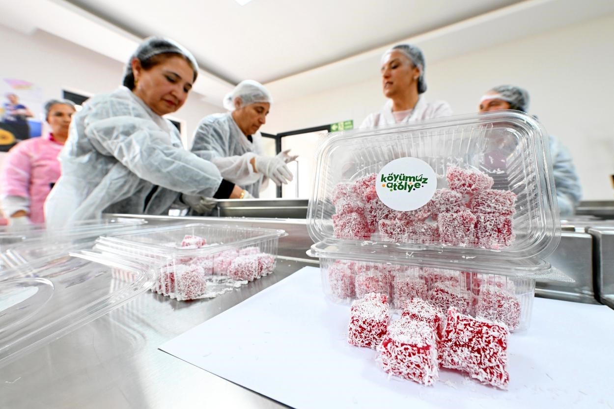 Mersin’de kan portakallı lokum üretildi
