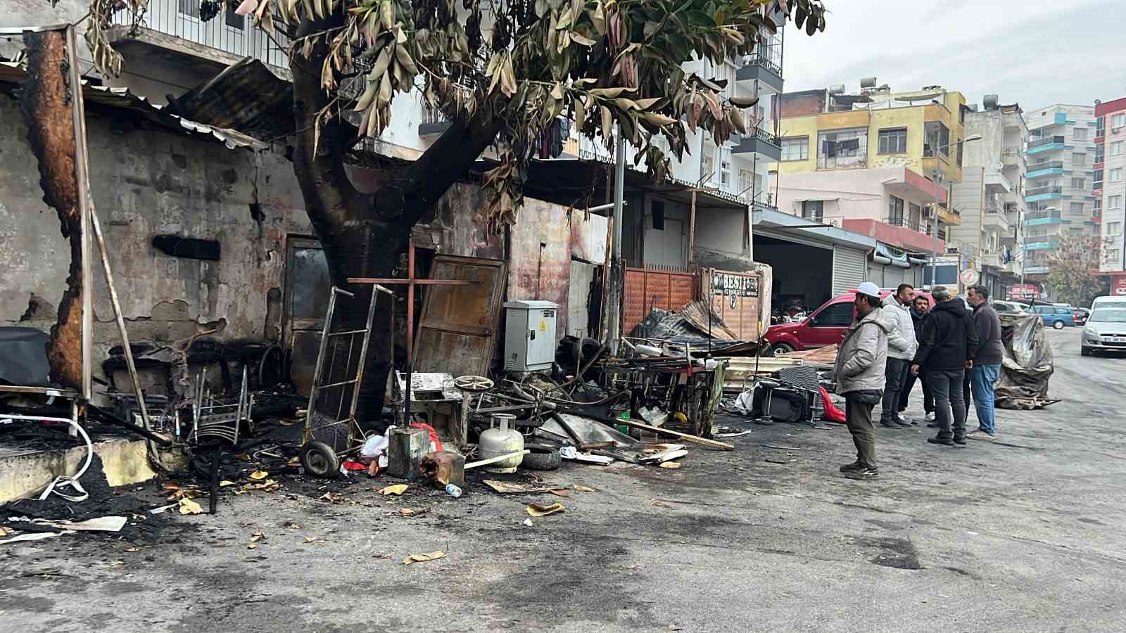 Mersin’de kundaklanan evde 58 yaşındaki kişi ağır yaralandı
Mersin’de kundaklanan evde 58 yaşındaki kişi ağır yaralandı