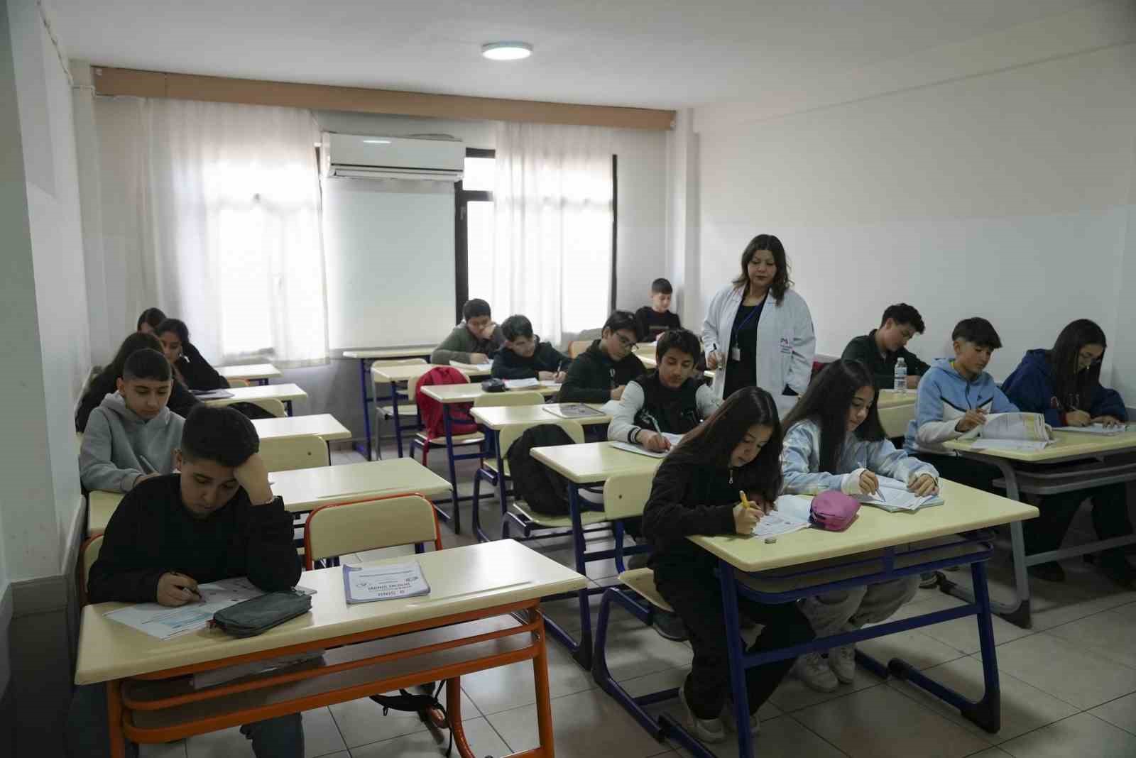 Mersin’de öğrencilere ücretsiz eğitim desteği
Mersin’de öğrencilere ücretsiz eğitim desteği