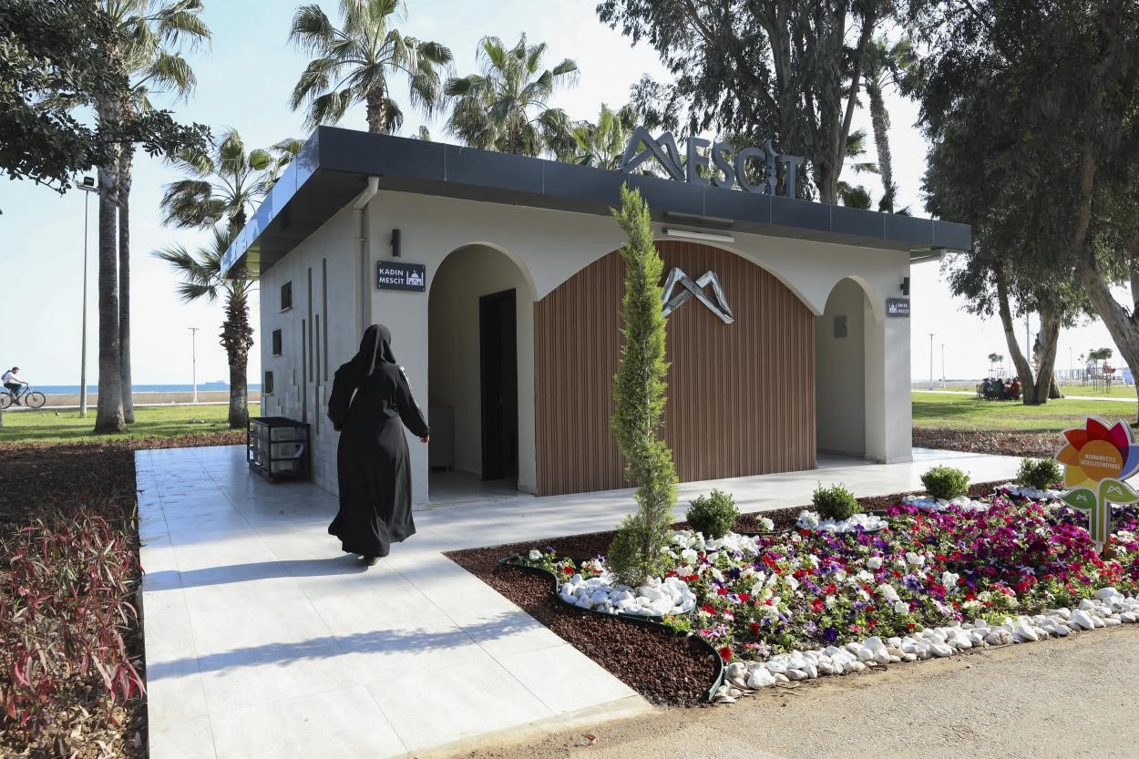 Mersin’de sahil bandına modern mescit
Mersin’de sahil bandına modern mescit