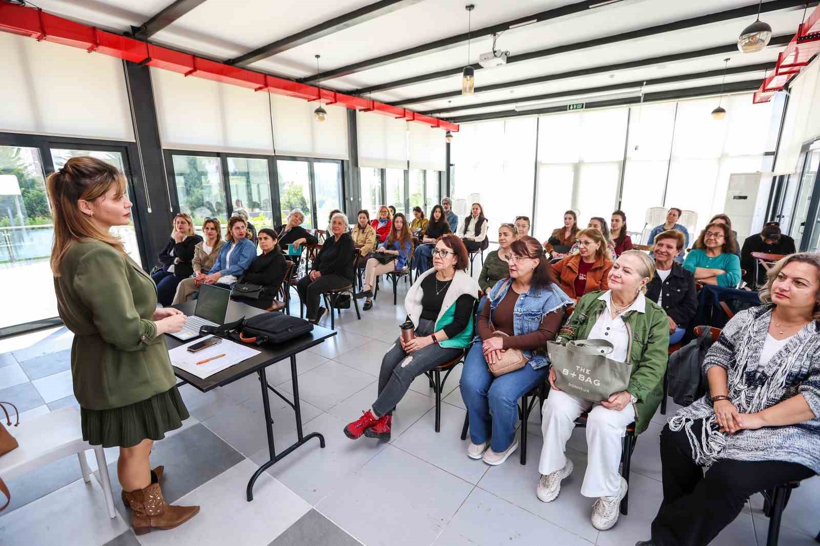 Mersin’de sosyal yaşama katkı sağlayan kurslar yoğun ilgi görüyor
