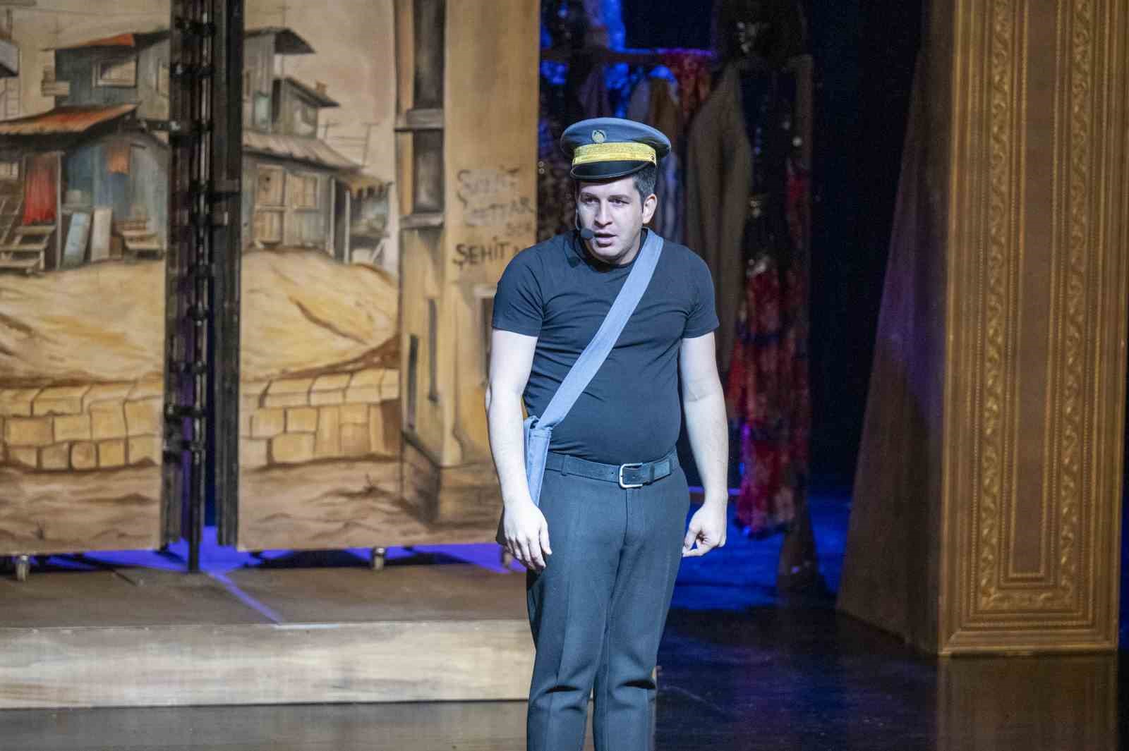 Mersin’de tiyatro şöleni ‘Eyvah Nadir’ ile sona erdi
