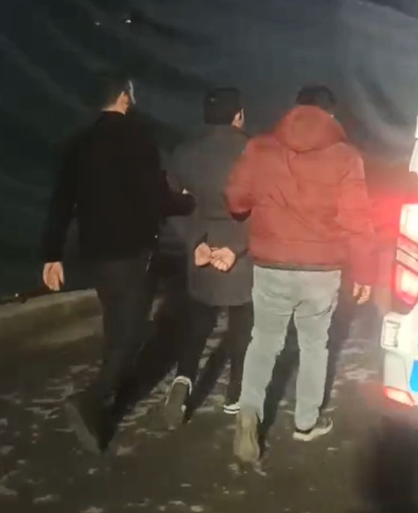 Mersin’de trafikte tartışma tutuklama ile bitti: Sopalı alkollü sürücünün ehliyeti alındı, 14 bin TL de ceza kesildi
