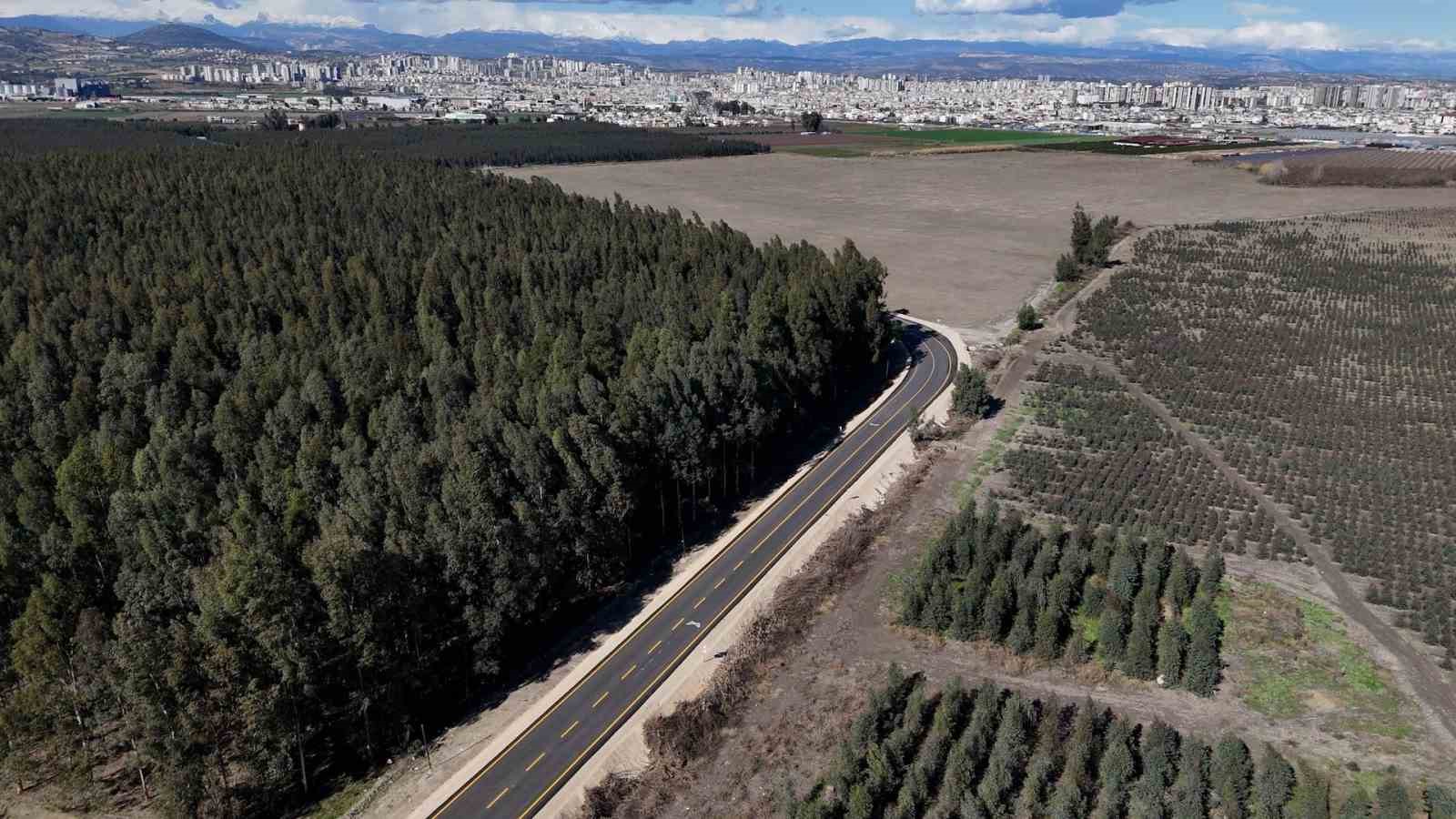 Mersin’de üreticilerin kullandığı yol yenilendi
