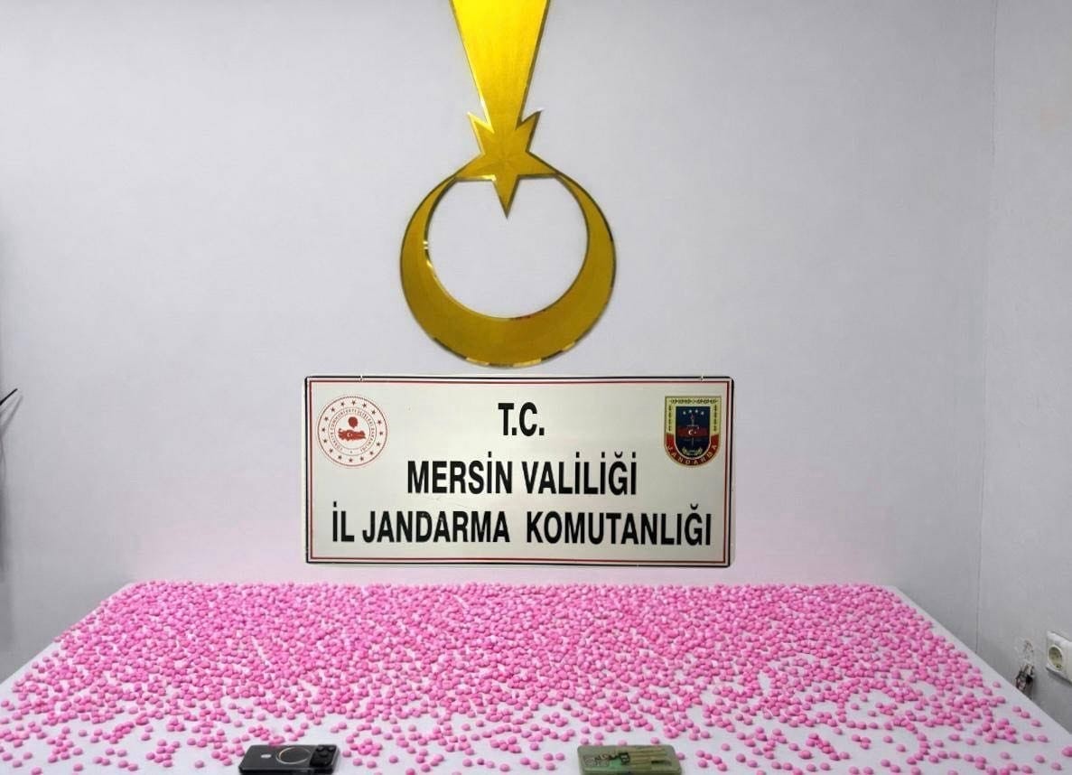 Mersin’de uyuşturucu haplarla yakalanan 2 şüpheli tutuklandı
