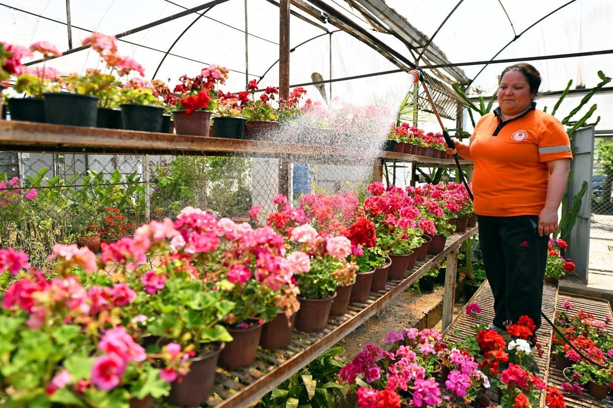 Mersin’de yeşil alanlar iklim dostu uygulamalarla büyütüldü
