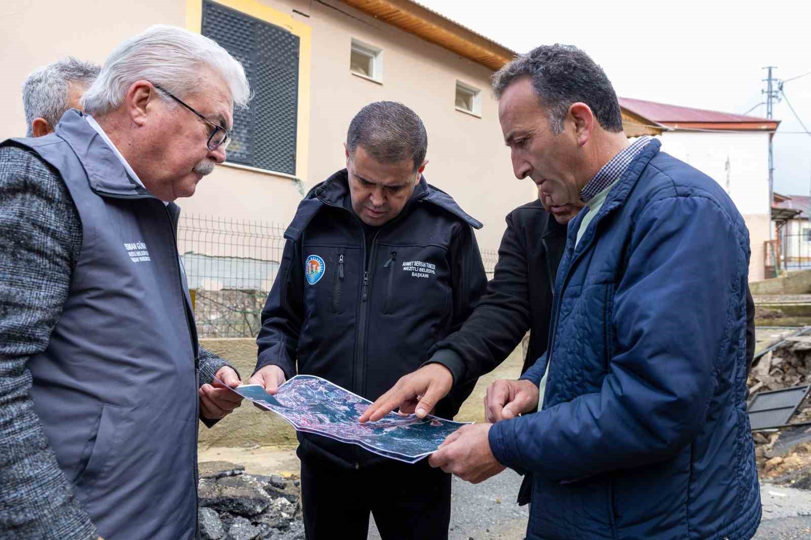 Mersin’deki heyelan bölgesi havadan görüntülendi
Mersin’deki heyelan bölgesi havadan görüntülendi