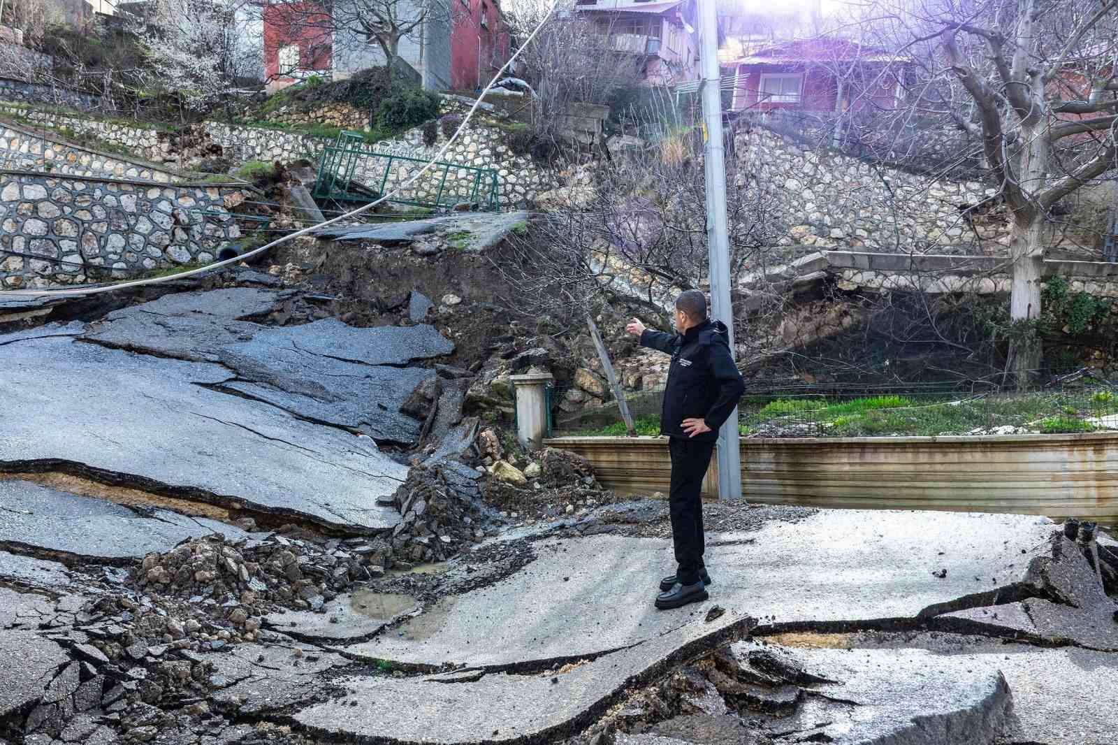 Mersin’deki heyelan bölgesi havadan görüntülendi
Mersin’deki heyelan bölgesi havadan görüntülendi