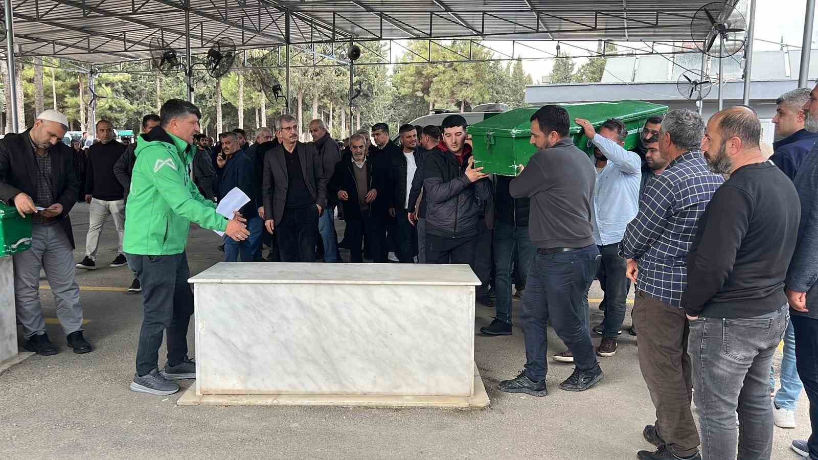 Mersin’deki kazadan acı hikaye: İkizleri ölüm ayırdı, 3 cenaze yan yana defnedildi
