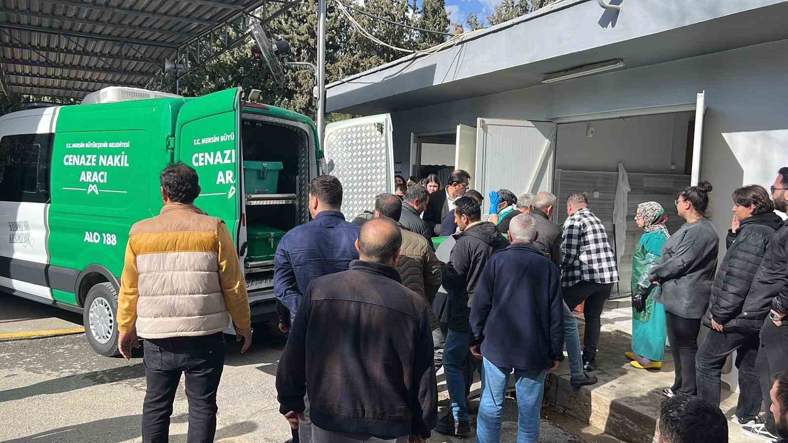 Mersin’deki kazadan acı hikaye: İkizleri ölüm ayırdı, 3 cenaze yan yana defnedildi
